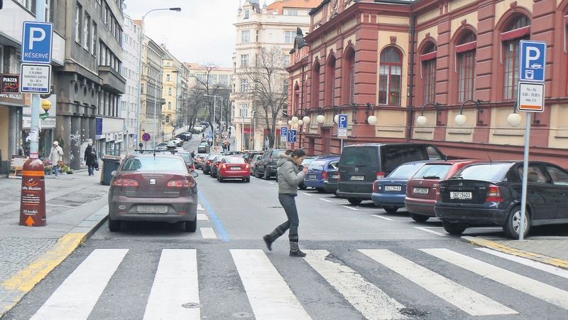 Piráti v Praze chtějí parkovací zóny rezidentům dvojnásobně zdražit